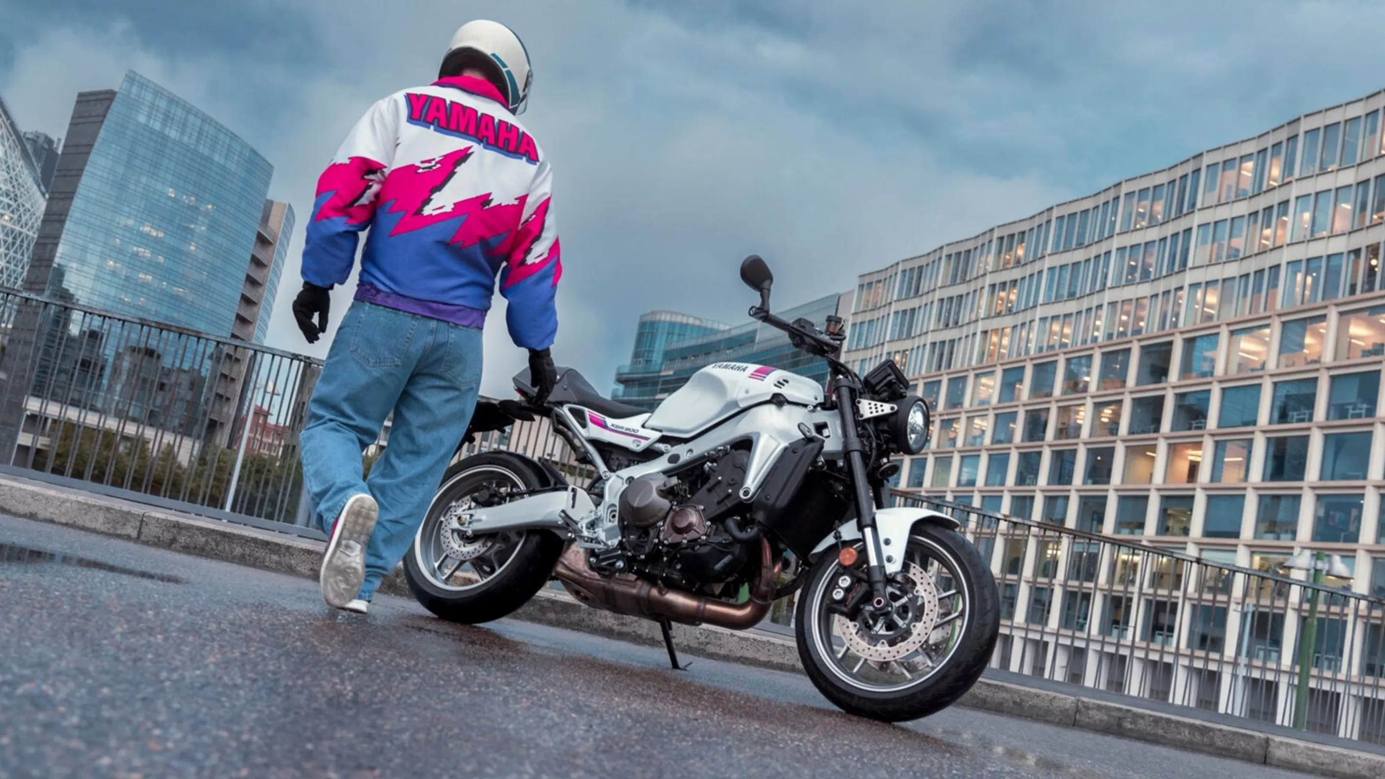 Yamaha XSR900 2027: nové barvy s růžovými akcenty Yamaha XSR900 2027: nové barvy s růžovými akcenty