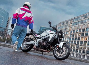 Yamaha XSR900 2027: Neue Farben mit pinken Akzenten