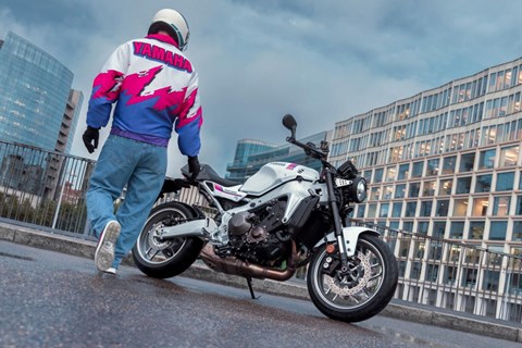 Yamaha XSR900 2027: Neue Farben mit pinken Akzenten