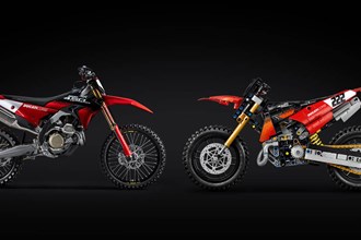 LEGO Ducati Desmo450 MX Factory: Das ideale Weihnachtsgeschenk
