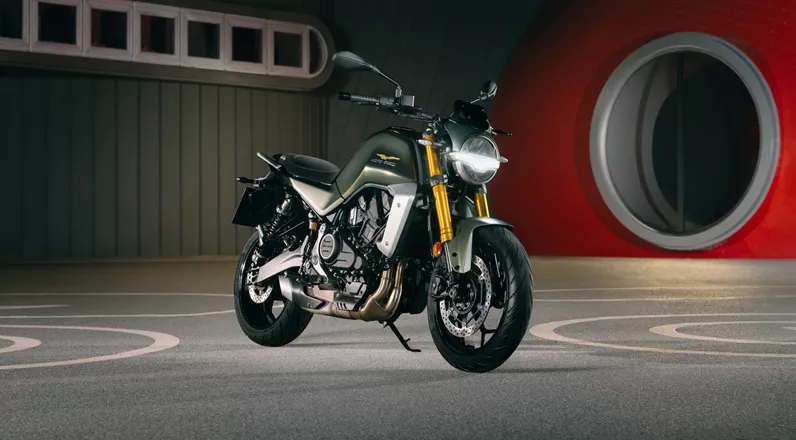 Almost 48 hp, 180 kg wet weight and a seat height from 790 mm: with a new roadster, the Italian brand aims to win over newcomers and returning riders. Features include three riding modes, a TFT and smartphone connectivity.