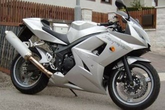 Triumph Daytona600 vs. Speed Four