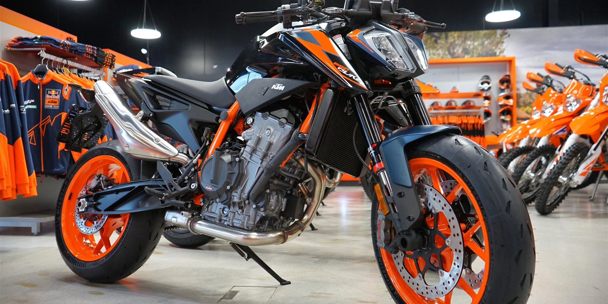 KTM 890 Duke R KTM 890 Duke R