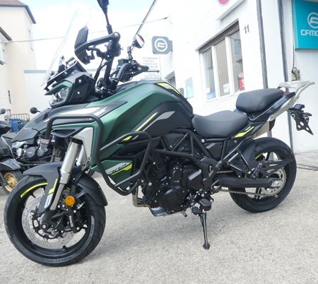 Die neue BENELLI TRK 702 mit Koffersystem, Sitz- und Griffheizung