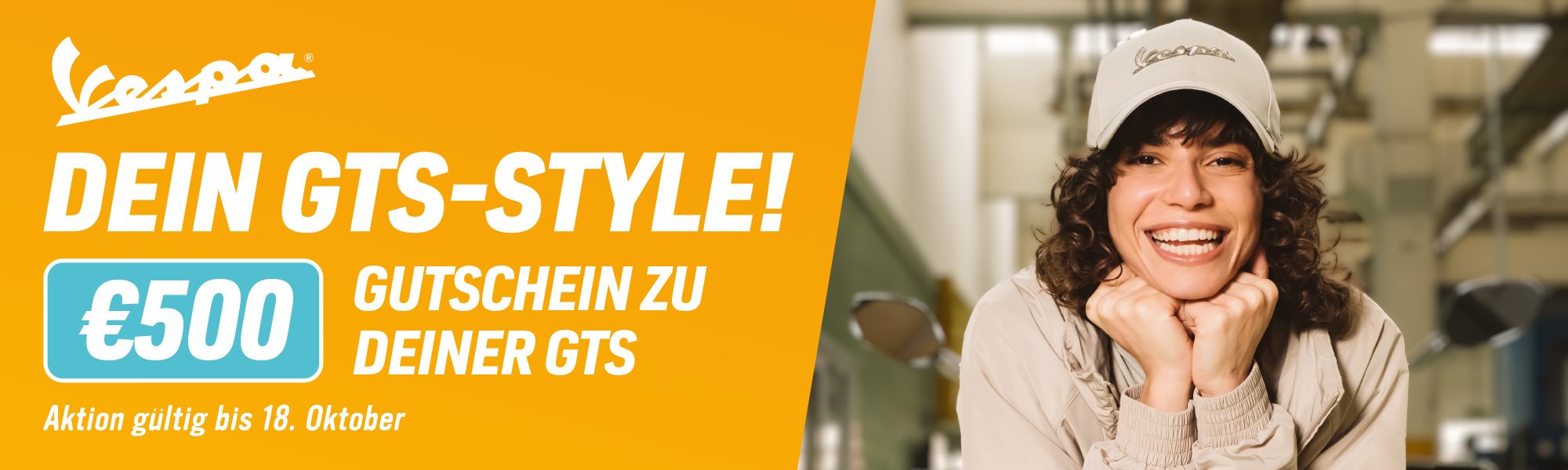 Gönn dir jetzt im Sommer eine Vespa GTS und hol dir deinen 500 Euro Zubehörgutschein dazu.