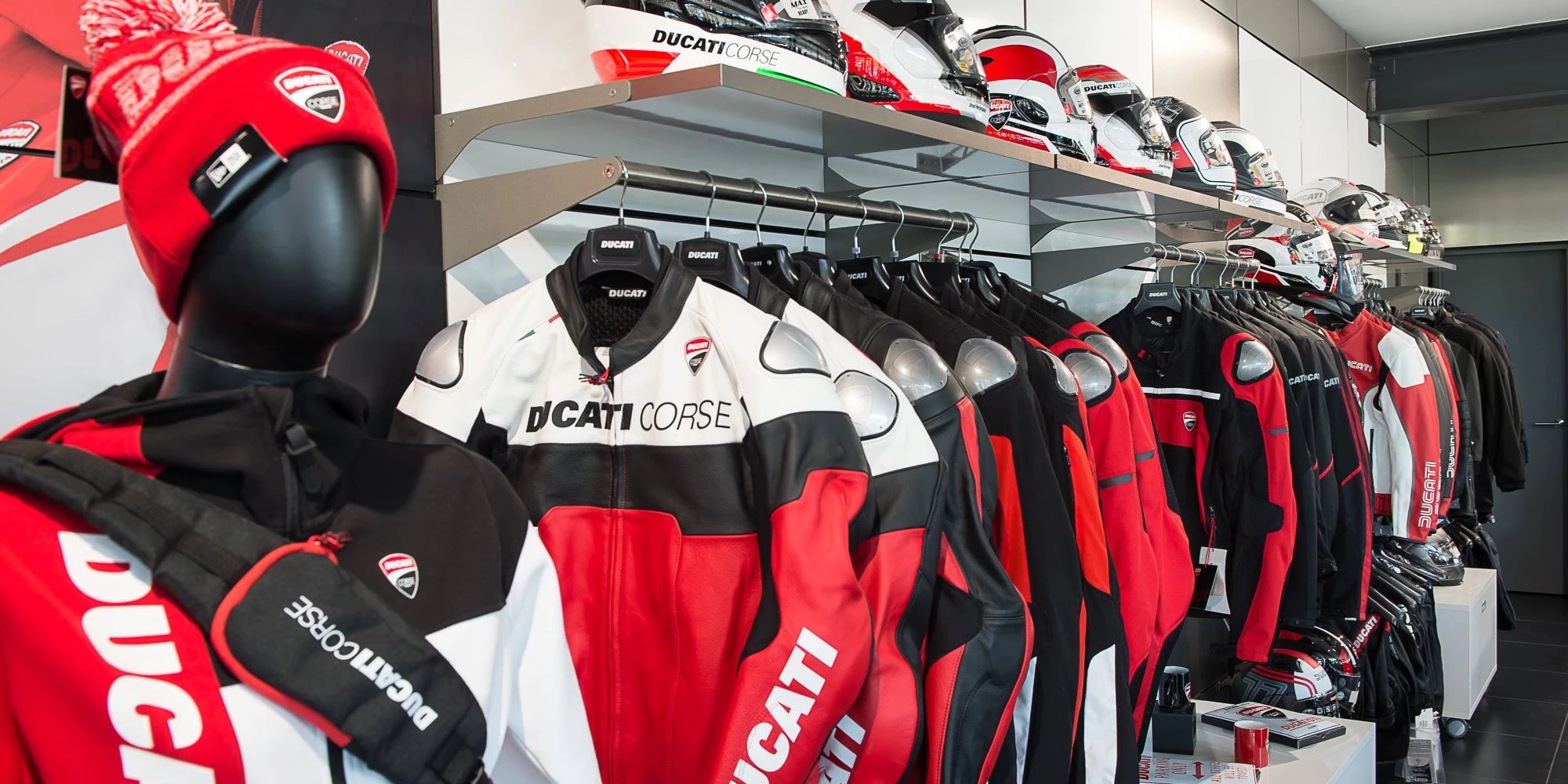 FAHRERAUSSTATTUNG FAHRERAUSSTATTUNG