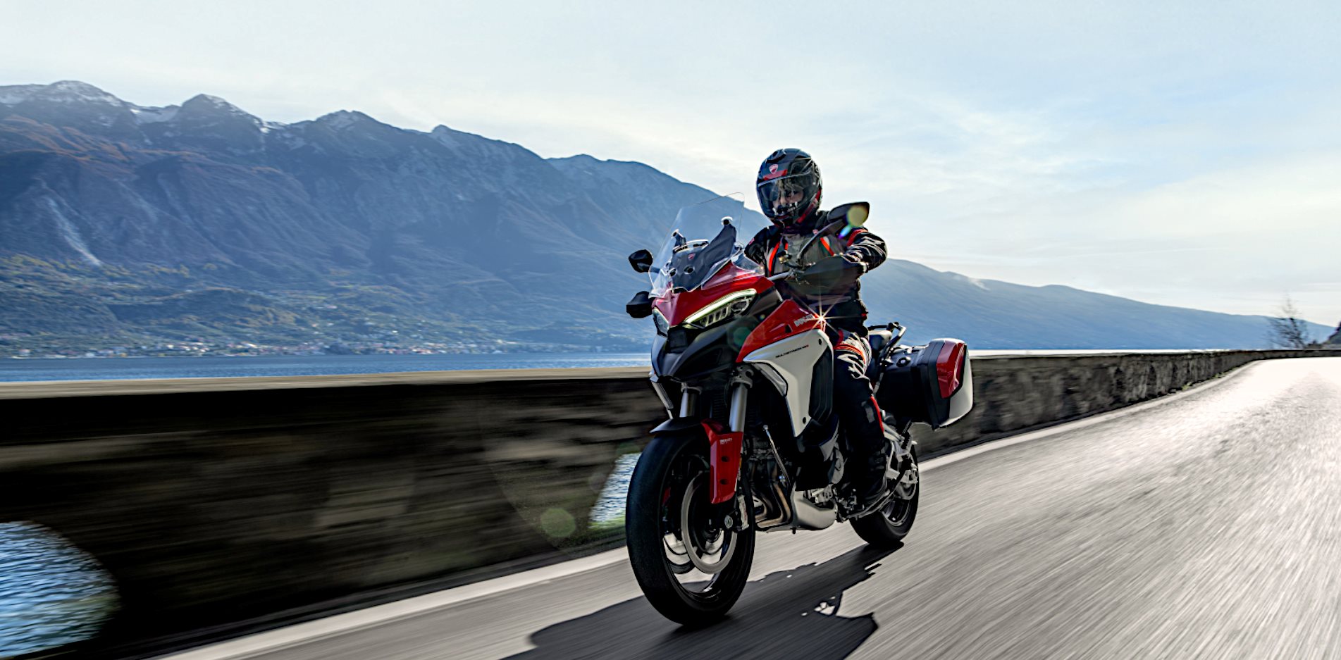 The fourth Multistrada generation. Sportier and more touring, stronger in off-road use and easier in urban action.