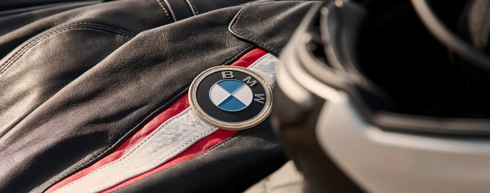 Safety, innovation, and quality – on and off your motorcycle. Relax and choose at home and then simply buy from your authorised BMW Motorrad Retailer.