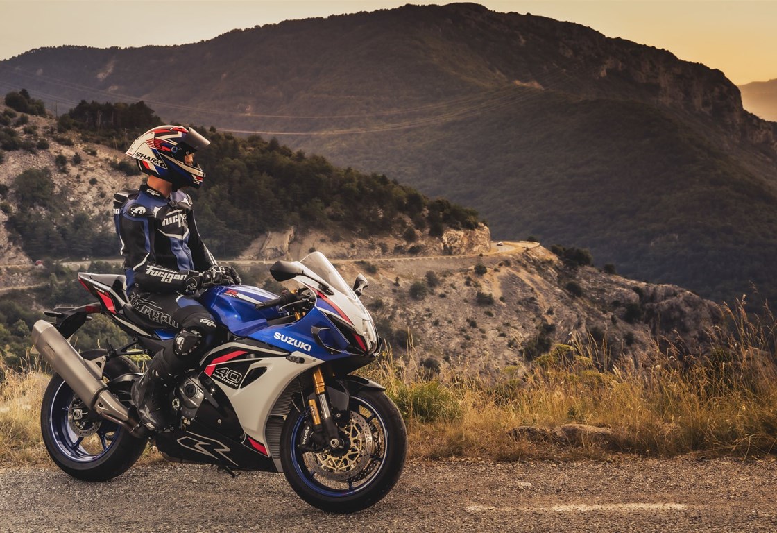 <p> Die GSX-R 125. Supersport für Newcomer:<br><br>Mit Performance-Mechanik wie bei den „schweren Jungs“, doch ultraleichtem Gewicht holt sich die GSX-R125 den Titel des leistungsstärksten Packages in der 125er-Klasse. <p>