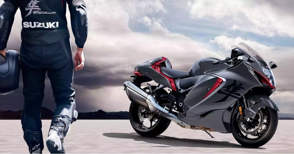 <p>Extravagant, ultrasouverän, noch mal deutlich nachgeschärft und Euro-5-kompatibel. Wer aufsteigt, steigt auf: in die Topliga der Power-Bikes. Genieße bissige Kraft und bemerkenswerte Kurvenstabilität.  <br><br>Hayabusa – kein Bike, das Du übersehen könntest. Die raffinierte Eleganz, die liebevollen Details, der brachiale Antritt: „The refined Beast“. Mehr geht nicht. Und an weniger willst Du gar nicht denken.<p>