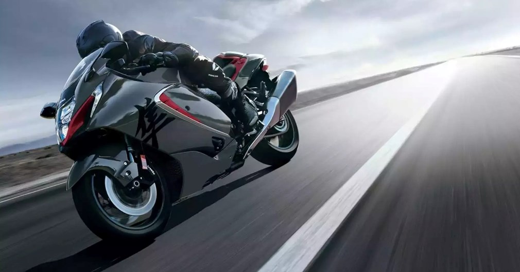 <p>Extravagant, ultrasouverän, noch mal deutlich nachgeschärft und Euro-5-kompatibel. Wer aufsteigt, steigt auf: in die Topliga der Power-Bikes. Genieße bissige Kraft und bemerkenswerte Kurvenstabilität.  <br><br>Hayabusa – kein Bike, das Du übersehen könntest. Die raffinierte Eleganz, die liebevollen Details, der brachiale Antritt: „The refined Beast“. Mehr geht nicht. Und an weniger willst Du gar nicht denken.<p>