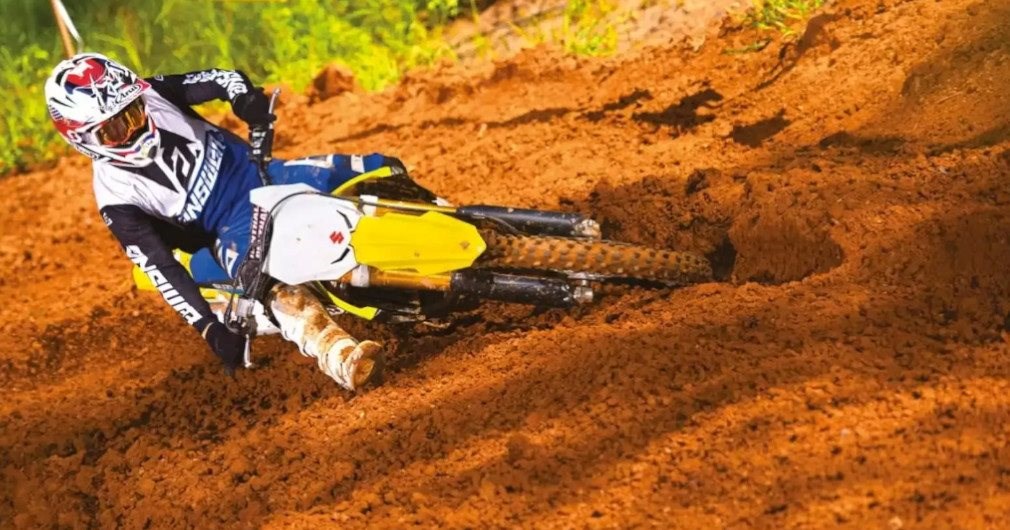 <p><b>Puls 160 aufwärts</b><br><br>Nichts auf zwei Rädern ist so herausfordernd wie Motocross – technisch, physisch, mental. <br><br>Und während Du alles gibst, geben Dir unsere Bikes das, was Du brauchst: bissige Leistung und spielerisches Handling, ein perfekt ausbalanciertes Zusammenspiel aller Komponenten. Wir nennen es „The Winning Balance“. <br><br>Vielleicht nennst Du es einfach „Spaß pur“.<p>