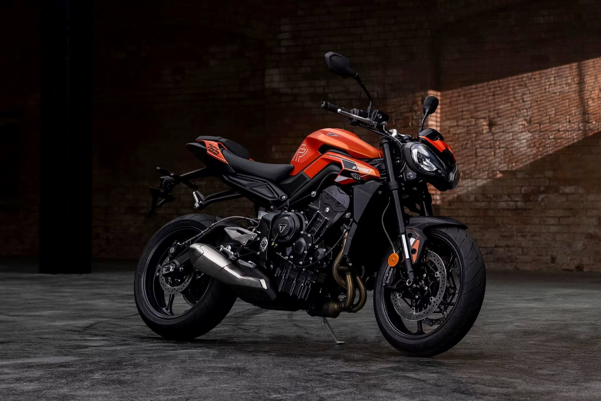 STREET TRIPLE 765 R - NUEVA VARIANTE APTA PARA EL A2