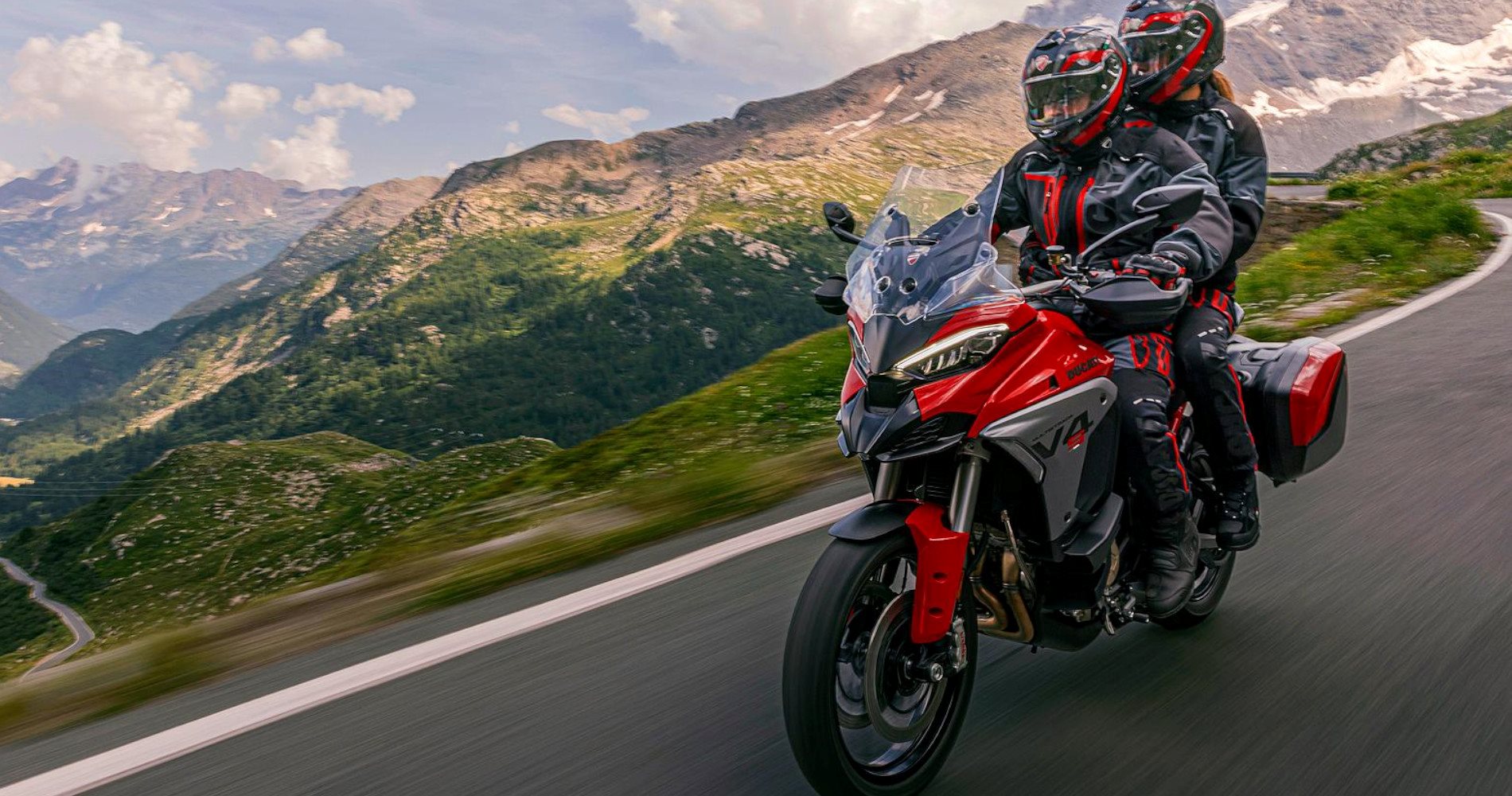 Die neue Ducati Multistrada V4 ist für alle, die bequem alle Wege erkunden wollen, ohne auf die Sportlichkeit zu verzichten, die jedes in Borgo Panigale gebaute Motorrad auszeichnet. 