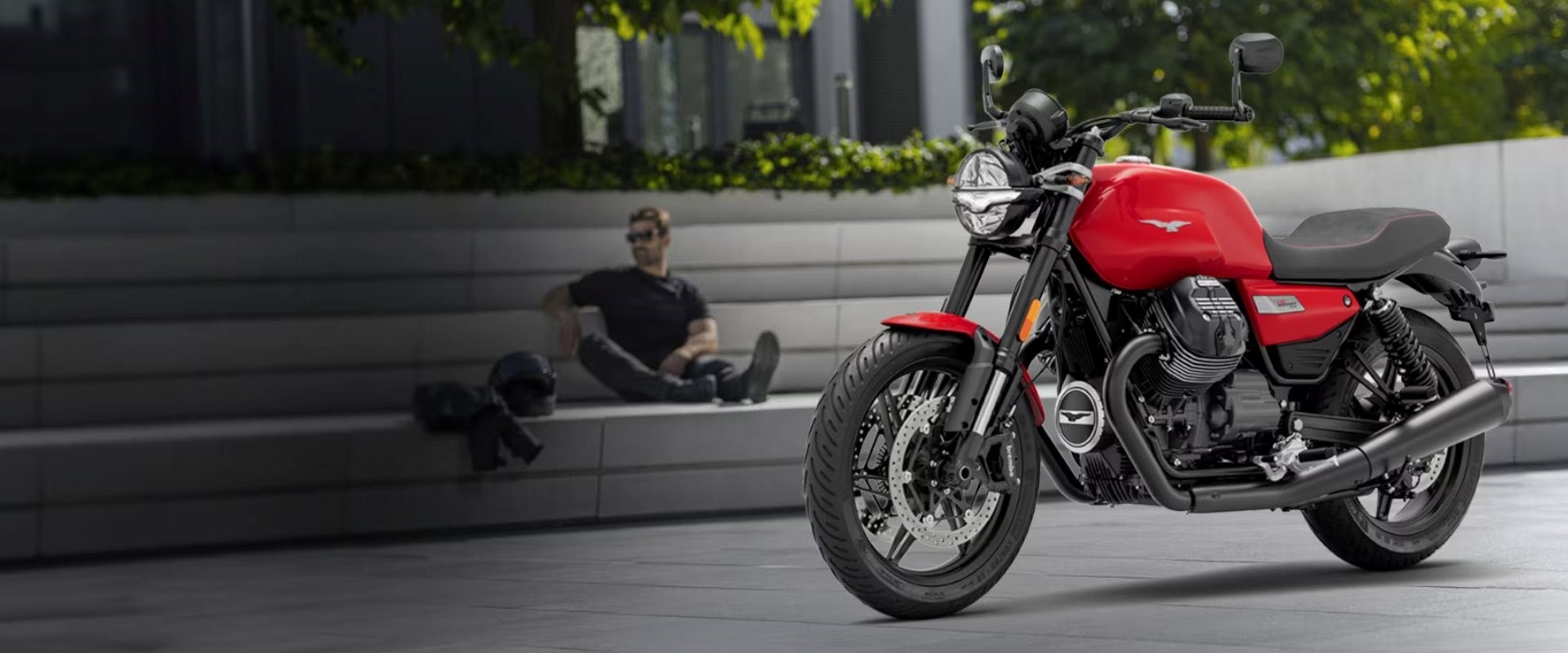 2026 erneuert Moto Guzzi das Design einiger Modelle und verstärkt damit den unverwechselbaren Spirit von Mandello del Lario.

