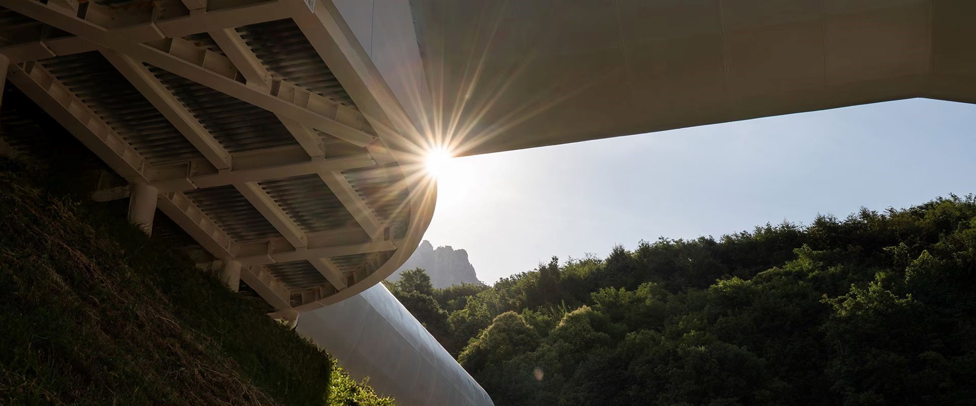 Im Jahr 2026 erneuert Moto Guzzi den Stil seiner Modellpalette und unterstreicht damit den unverwechselbaren Spirit von Mandello del Lario.

