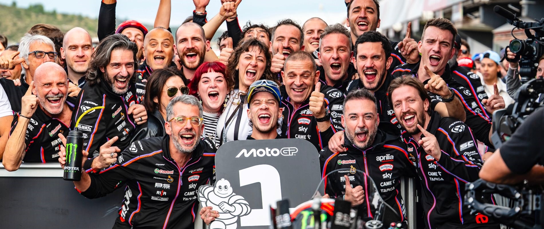 Das Wochenende in Valencia war der krönende Abschluss einer außergewöhnlichen Saison für Aprilia Racing.
