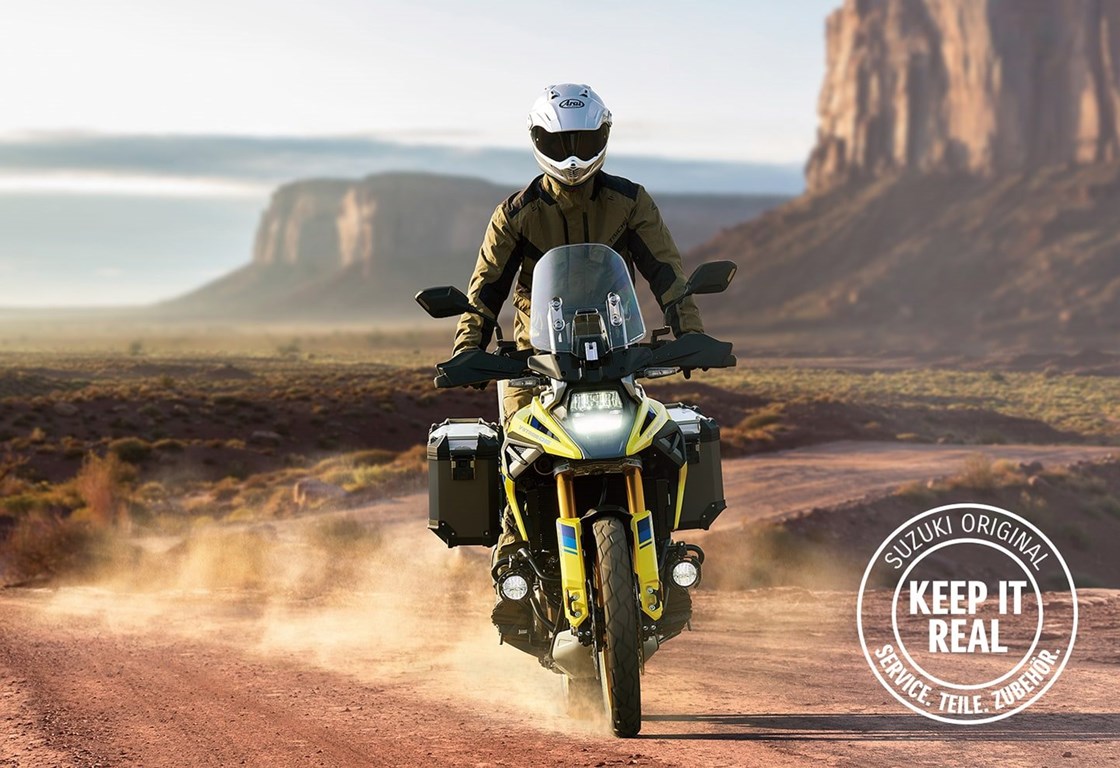 Das Alu-Seitenkofferset für deine V-Strom:

Starte jetzt mit dem hochwertigen Alu-Seitenkofferset zum Vorteilspreis in eine aufregende Adventure-Saison. Für alle Modelle der V-Strom 800 und 1050. Inklusive Träger und Schloss-Set.