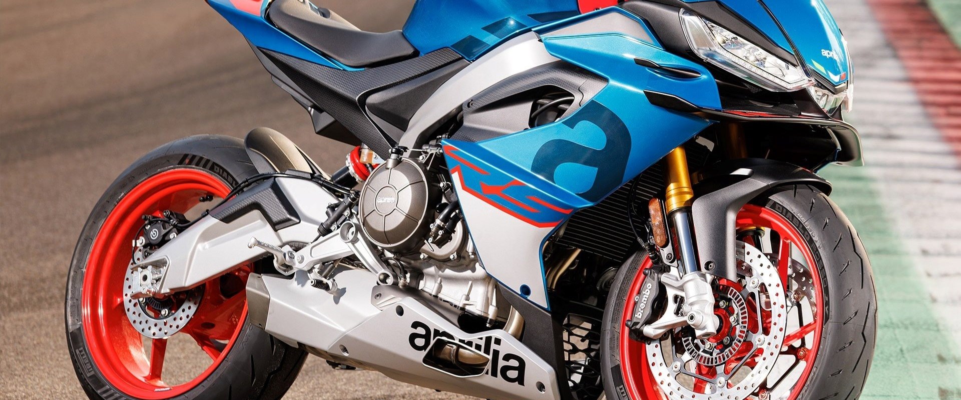 Erlebe den Nervenkitzel unserer exklusiven Angebote! Wähle dein neues Motorrad und werde Teil der Aprilia Welt.