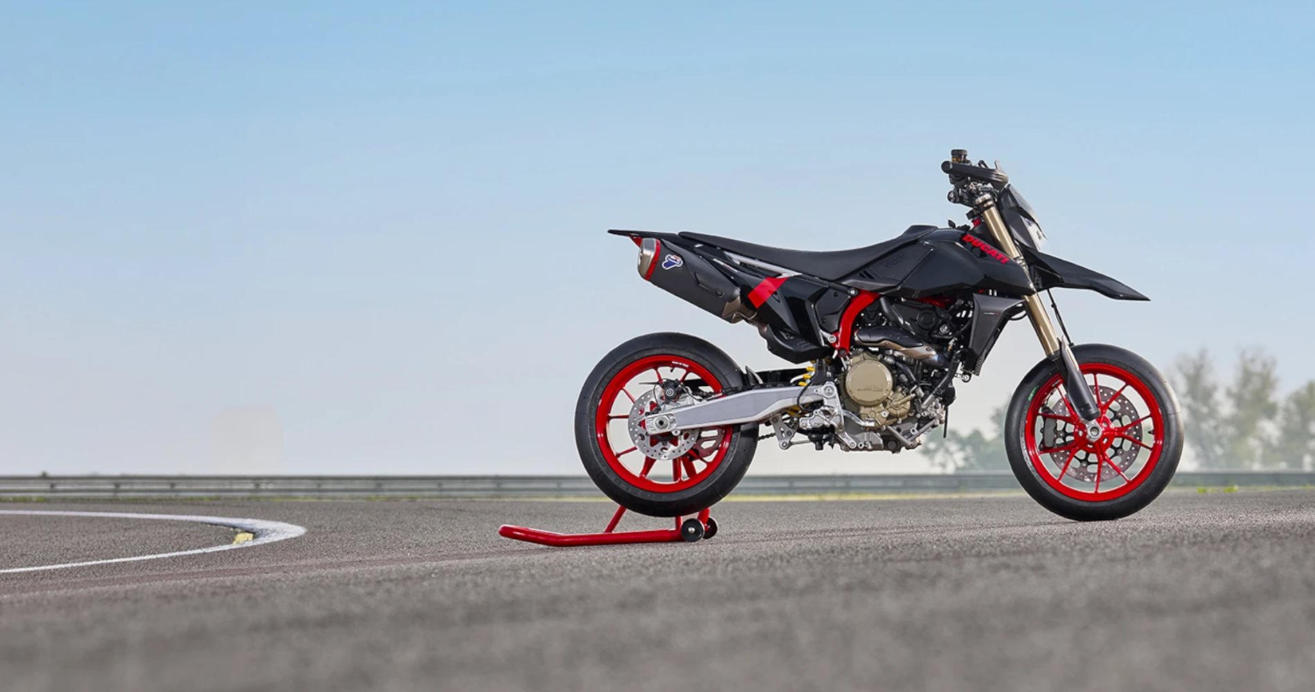 LIVE. PLAY. RIDE.
