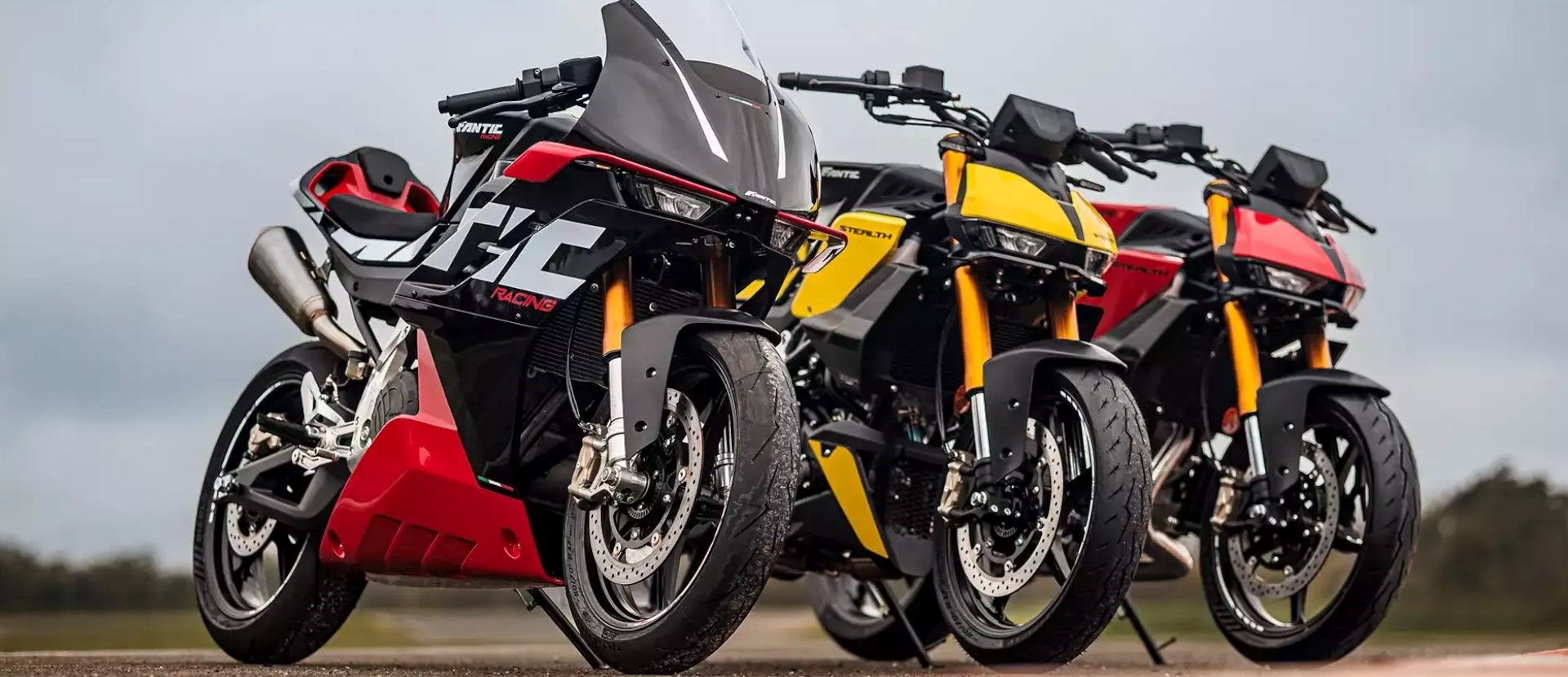 Die Stealth ist das Naked Bike der Familie, schlicht und ohne Verkleidung.
