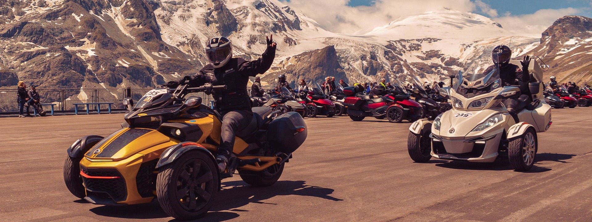 Sie benötigen keinen Motorradführerschein, um den Fahrspaß mit den Can-Am 3-Rad-Fahrzeugen zu genießen.