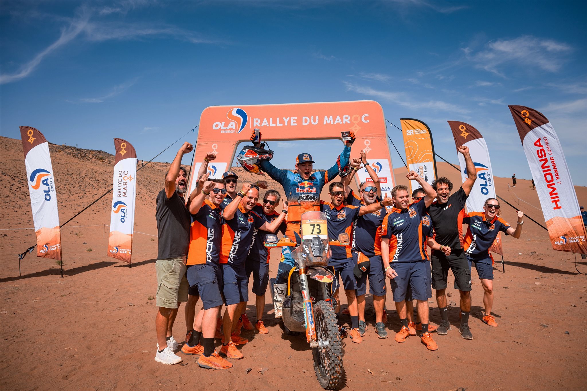 Edgar Canet feiert den Sieg bei der Rallye du Maroc 2026 auf KTM