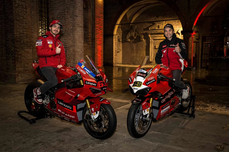 Bagnaia und Bautista auf den ihnen gewidmeten Sonderserien. Bagnaia und Bautista auf den ihnen gewidmeten Sonderserien.