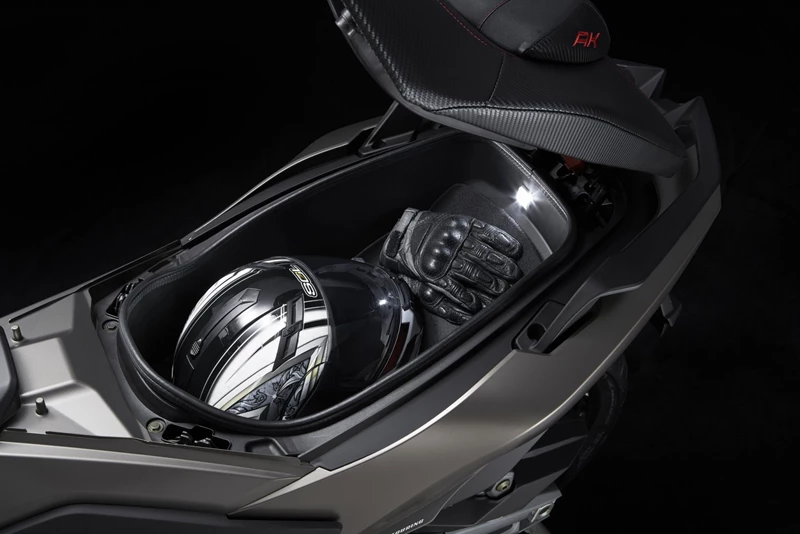 Kymco AK 550i Premium Stauraum Kymco AK 550i Premium Stauraum