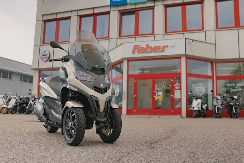 Test Piaggio MP3 vs. Kymco CV3 Test Piaggio MP3 vs. Kymco CV3