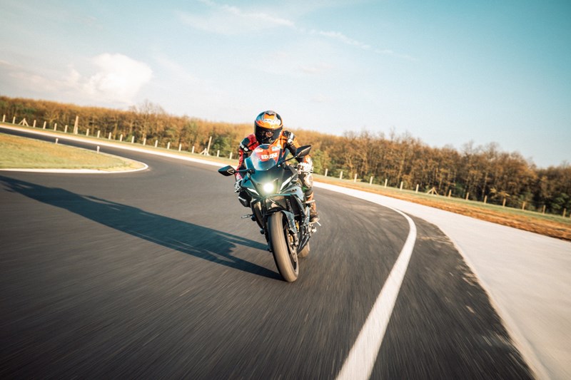 Yamaha R7 Yamaha R7