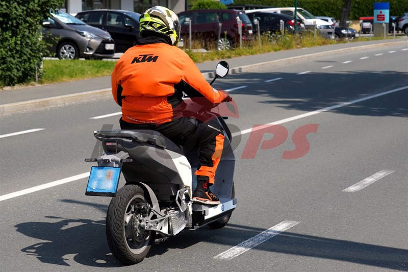 Neuer KTM Elektroroller Erlkönig gesichtet