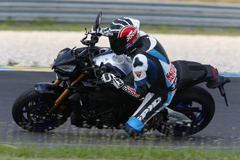 S22 - sorgt für unkomplizierten Fahrspaß - so wie hier auf der MT-10 SP S22 - sorgt für unkomplizierten Fahrspaß - so wie hier auf der MT-10 SP