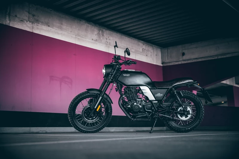 Motorrad in Garage Motorrad in Garage
