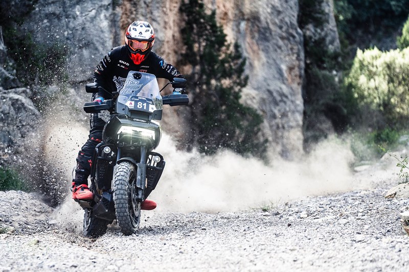 Joan Pedrero erfolgreich auf Harley Davidson in Spanien