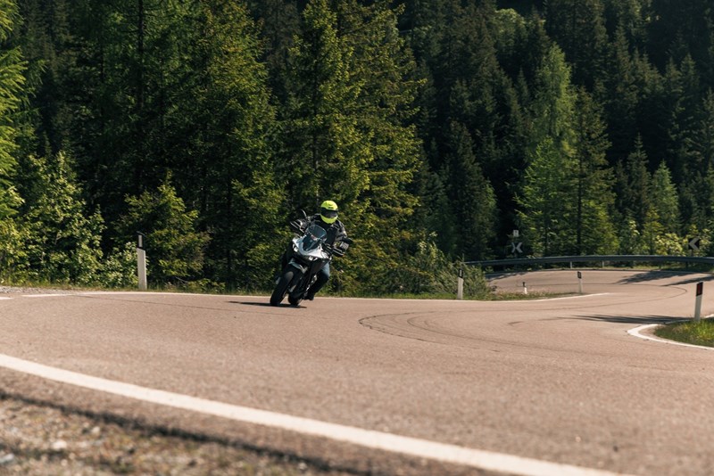 Heller Helm am Motorrad Heller Helm am Motorrad