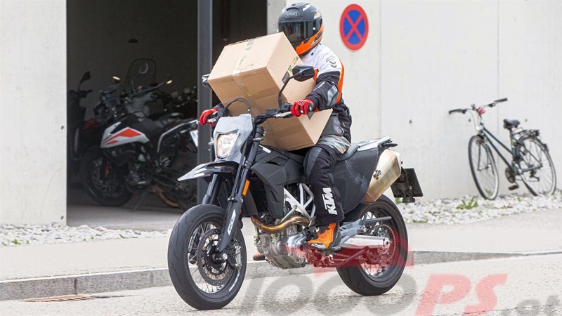 KTM 690 SMC-R Erlkönig „Paketdienst-Edition“ 2024!