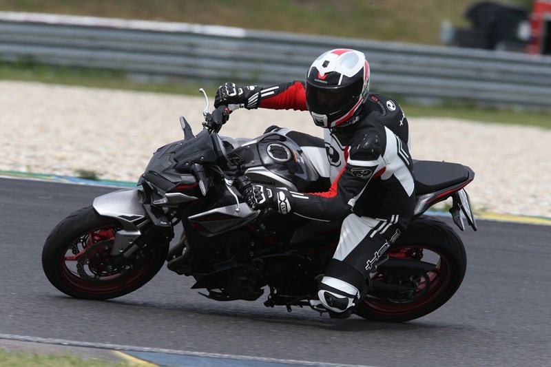 Bridgestone T32 am Ring