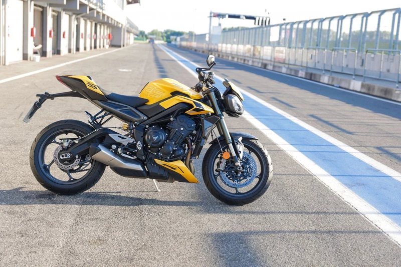 Platz 1 bei den 1000PS Top Awards: Triumph Street Triple RS Platz 1 bei den 1000PS Top Awards: Triumph Street Triple RS