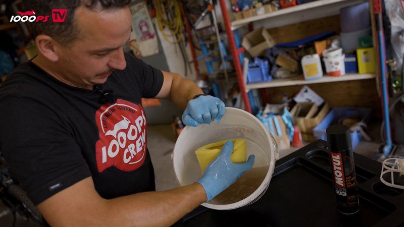 Motorrad Luftfilter tauschen & reinigen