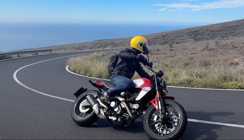 Mit der Ducati Scrambler Icon 800 die Kurven auf La Gomera genießen
