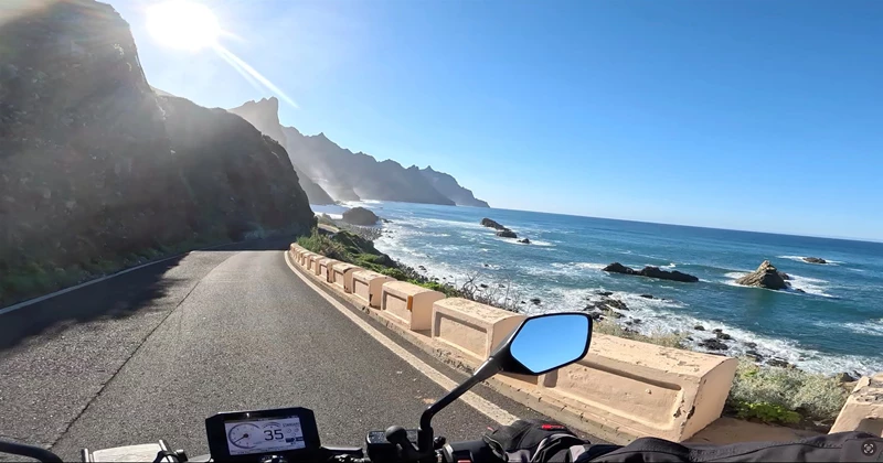 So stellt man sich das Motorradfahren auf den Kanaren vor! Blauer Himmel, Blaues Meer, famose Aussichten! So stellt man sich das Motorradfahren auf den Kanaren vor! Blauer Himmel, Blaues Meer, famose Aussichten!