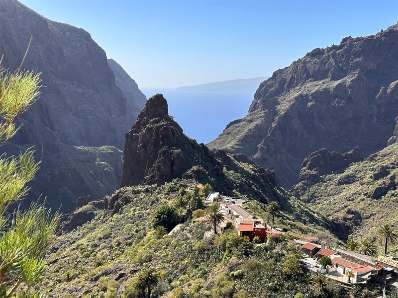 Hier muss man einfach anhalten! Blick auf Masca!