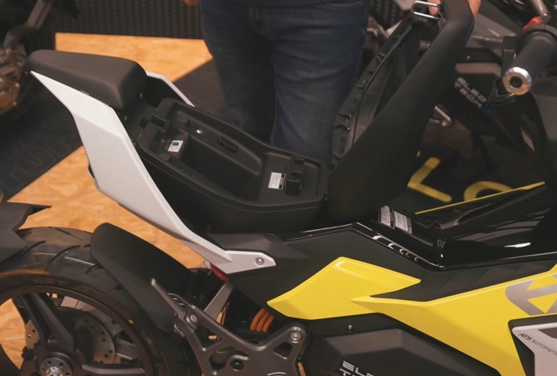 Viel Stauraum bietet der Felo FW-06 nicht. Aber dennoch mehr als der BMW.