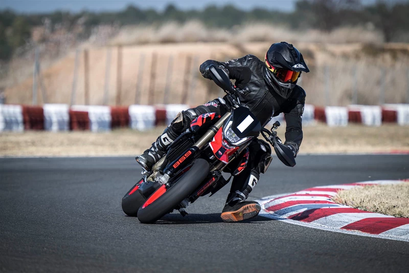 Hypermotard 698 Mono (Standard mit Pirelli Slicks) Hypermotard 698 Mono (Standard mit Pirelli Slicks)