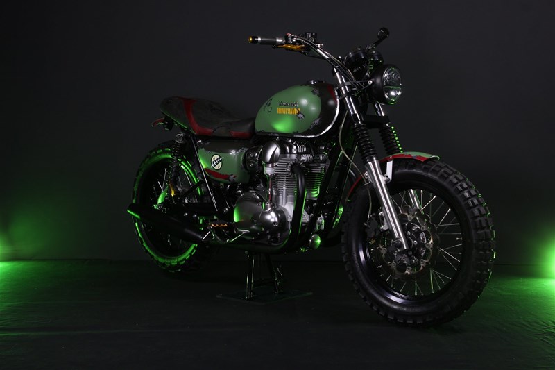 Eine Kawasaki W800 als Boba Fett 