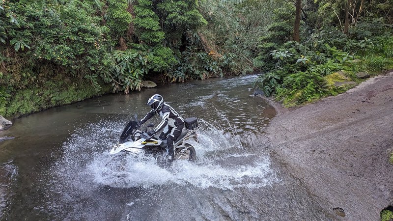 Abwechslungsreiche Abenteuer im Sattel der BMW R 1300 GS Abwechslungsreiche Abenteuer im Sattel der BMW R 1300 GS