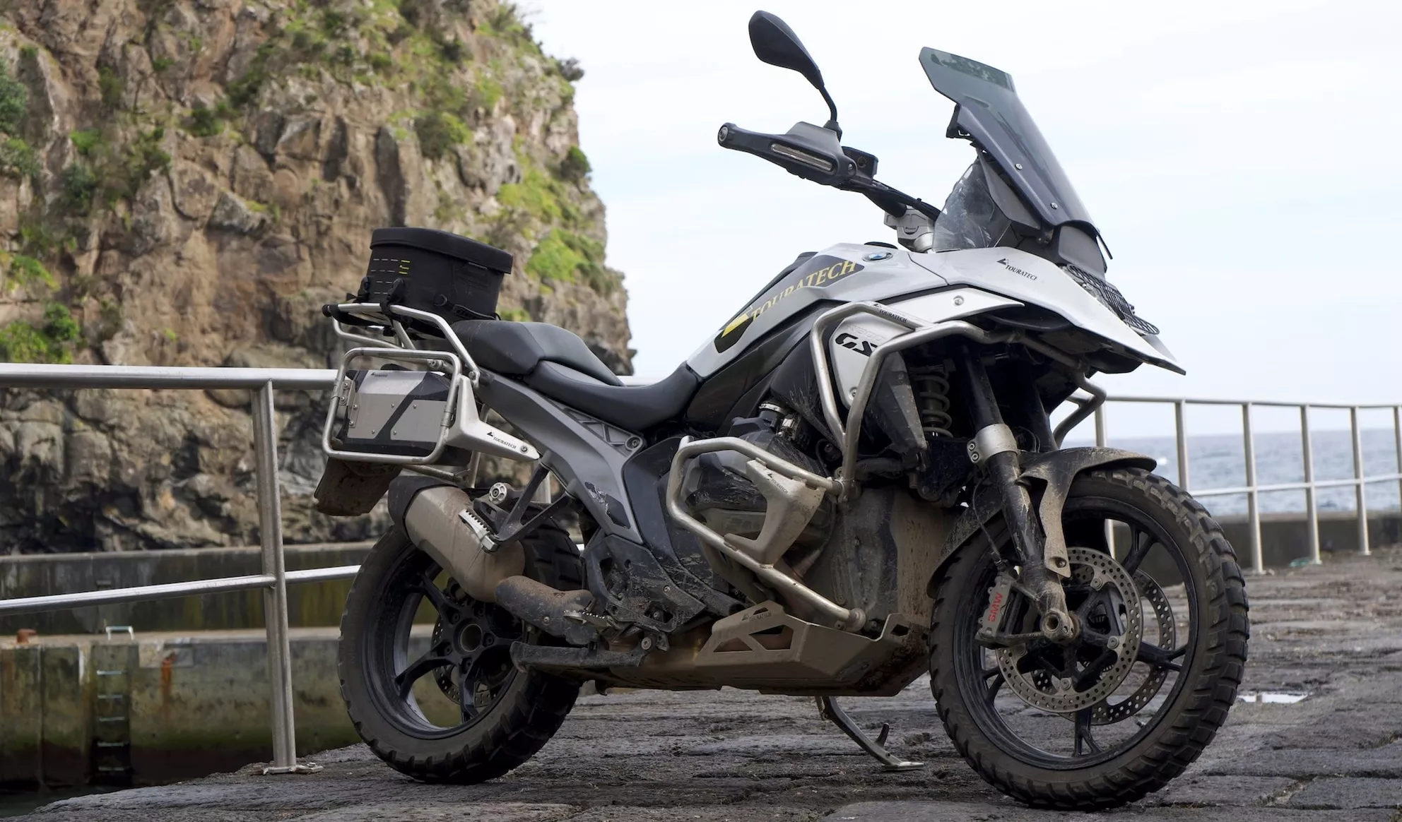Týždeň intenzívneho testovania BMW R 1300 GS v teréne na Azorských ostrovoch