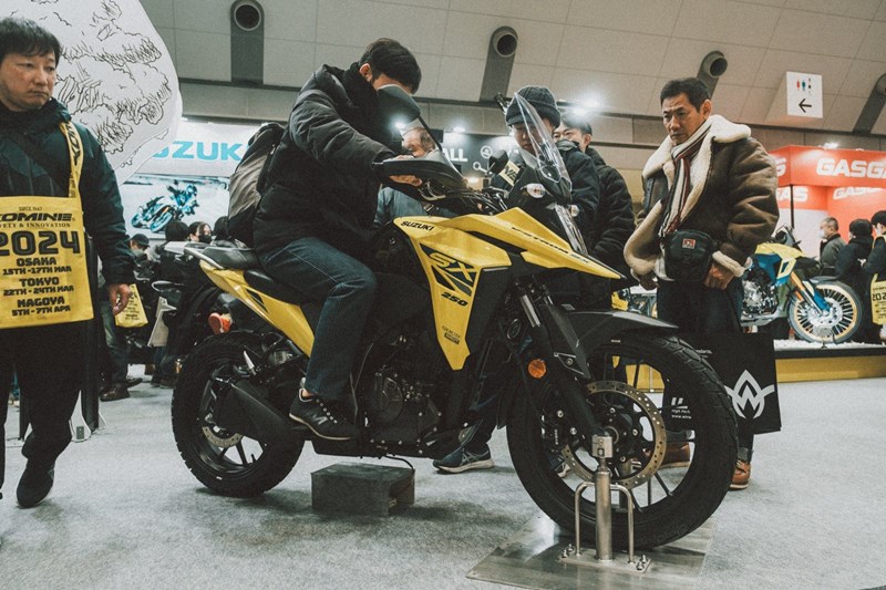 Kompakte A2-Reiseenduro: Die Suzuki V-Strom 250SX gefällt!