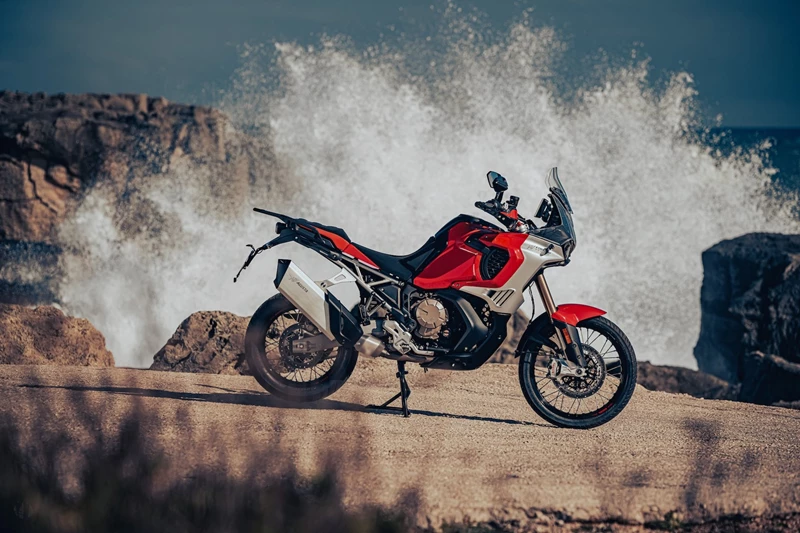 MV Agusta Enduro Veloce beim Test auf Sardinien MV Agusta Enduro Veloce beim Test auf Sardinien